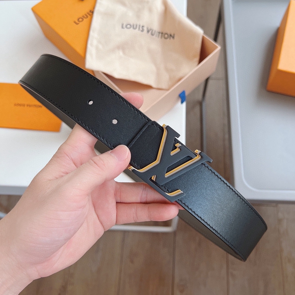 ルイヴィトンベルト正面デザイン